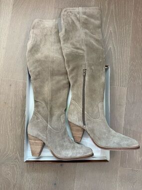 Women's Knee-High Suede Heeled Boots in Taupe